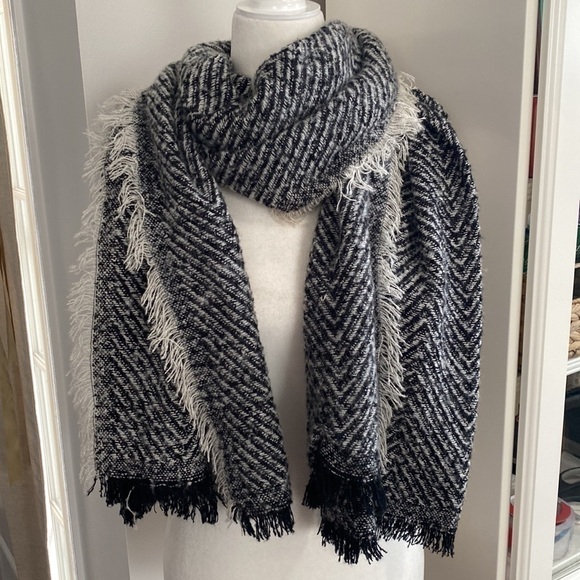 Black and White Chevron Chunky Boho Heavy Warm Cozy Winter Thick Scarf - Picture 1 of 7